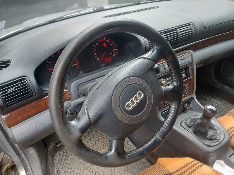 Audi A4 Комби, снимка 8 - Автомобили и джипове - 52676928