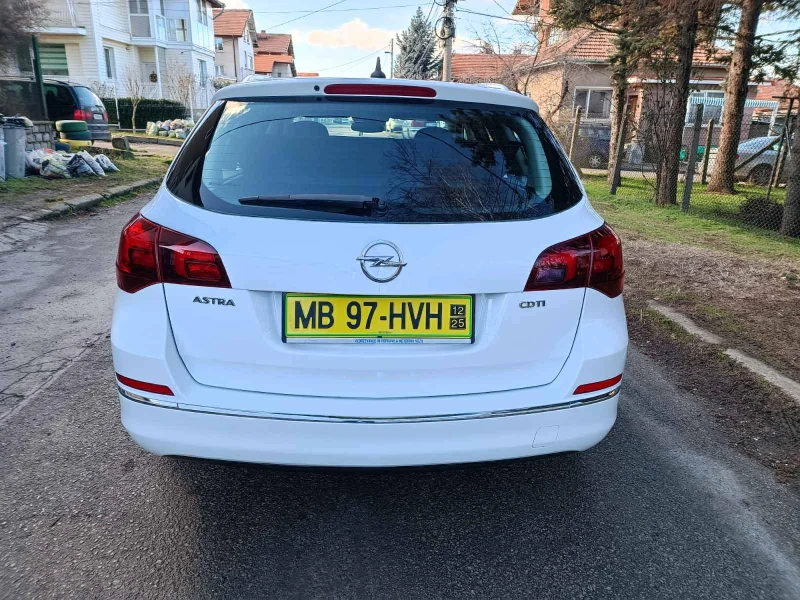 Opel Astra 1.7 CDTI, снимка 17 - Автомобили и джипове - 53126094