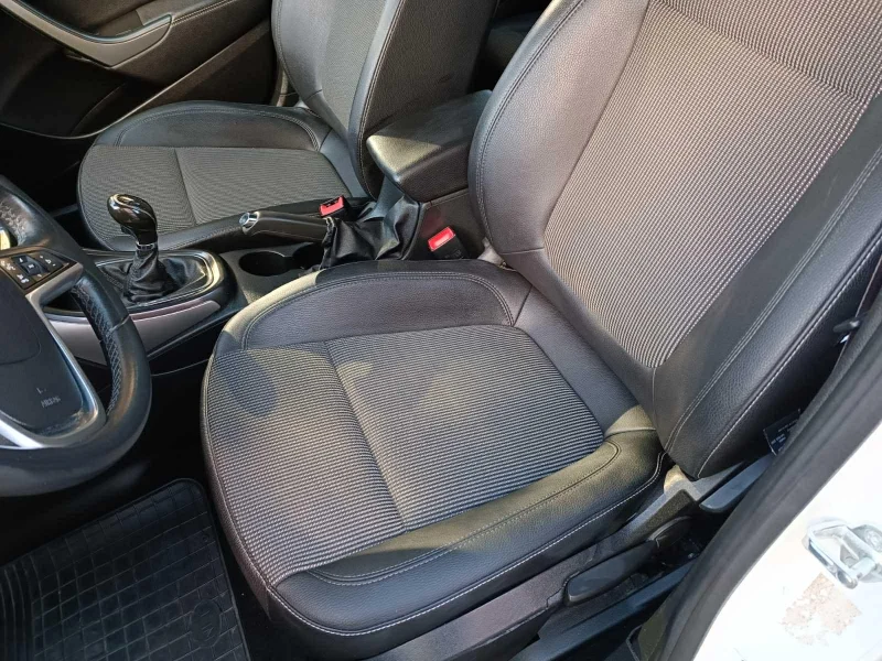 Opel Astra 1.7 CDTI, снимка 10 - Автомобили и джипове - 53126094