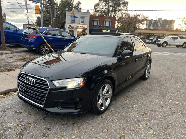 Audi A3 / 2.0 TFSI Komfort / FWD / ПАНОРАМА / CARFAX 