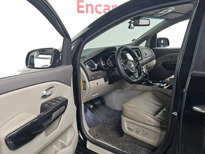 Kia Carnival 2.2 Automatic, снимка 6 - Автомобили и джипове - 55464626