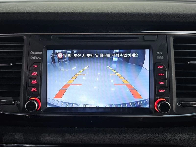 Kia Carnival 2.2 Automatic, снимка 12 - Автомобили и джипове - 55464626