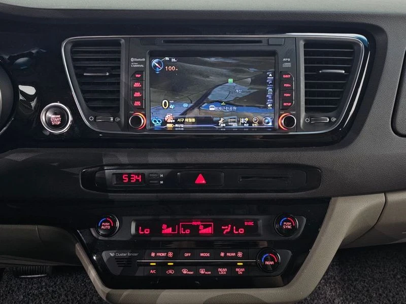 Kia Carnival 2.2 Automatic, снимка 11 - Автомобили и джипове - 55464626