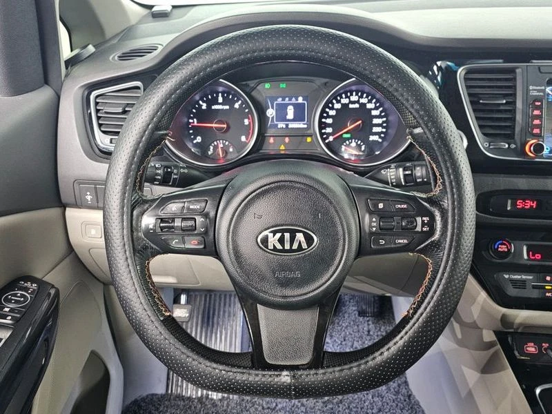 Kia Carnival 2.2 Automatic, снимка 8 - Автомобили и джипове - 55464626