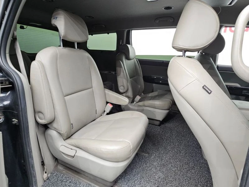 Kia Carnival 2.2 Automatic, снимка 15 - Автомобили и джипове - 55464626