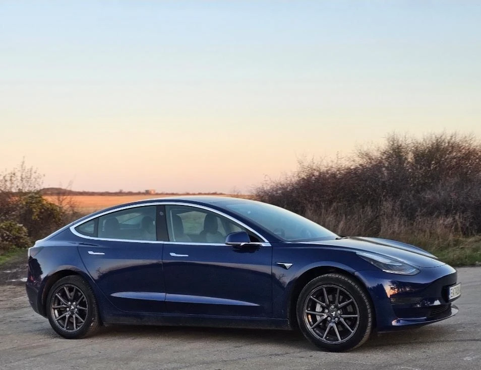 Tesla Model 3 Лична Кола - изображение 7