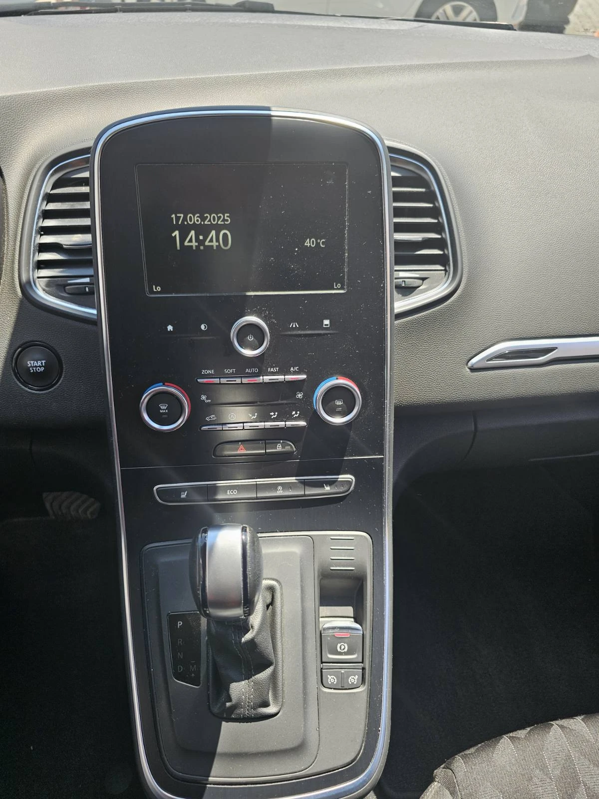 Renault Scenic 1.3 TCe 140 EDC - изображение 9