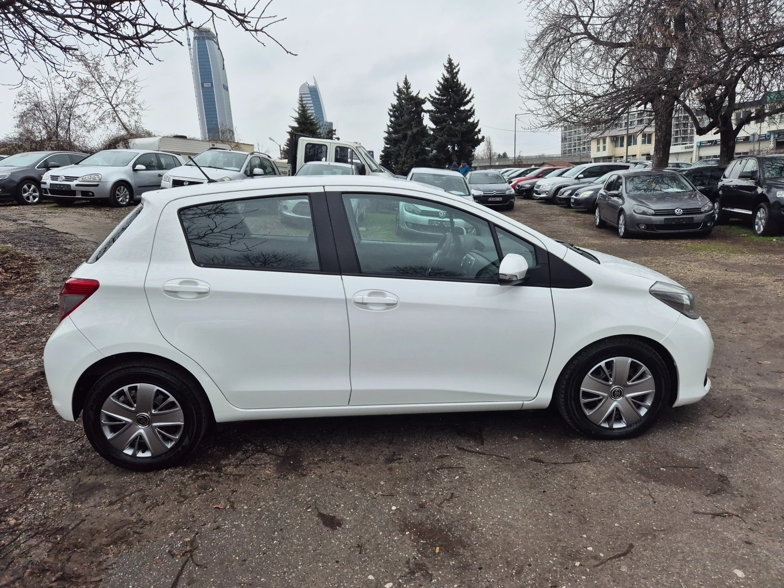 Toyota Yaris 1.4D-4D НОВ ВНОС ИТАЛИЯ БЕЗ РЪЖДИ И ЗАБЕЛЕЖКИ  - изображение 4
