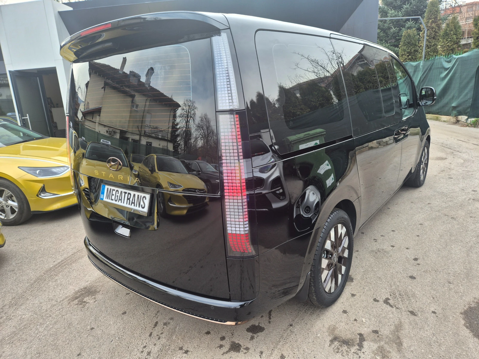 Hyundai Staria 3.5 V6 LPG LAUNGE Налични 2бр. в БГ - изображение 3