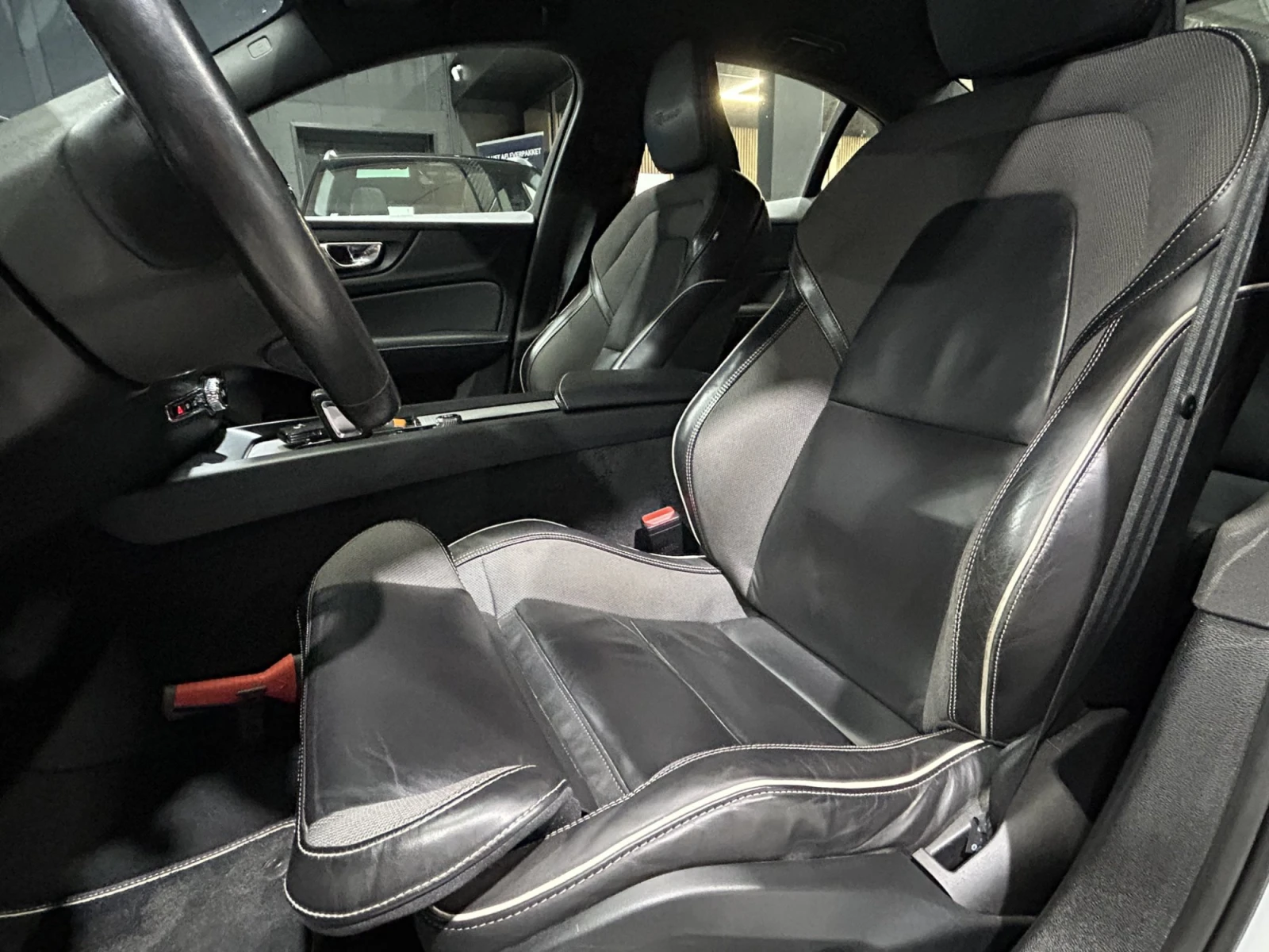 Volvo S60  B3 R-Design, снимка 8 - Автомобили и джипове - 54112897