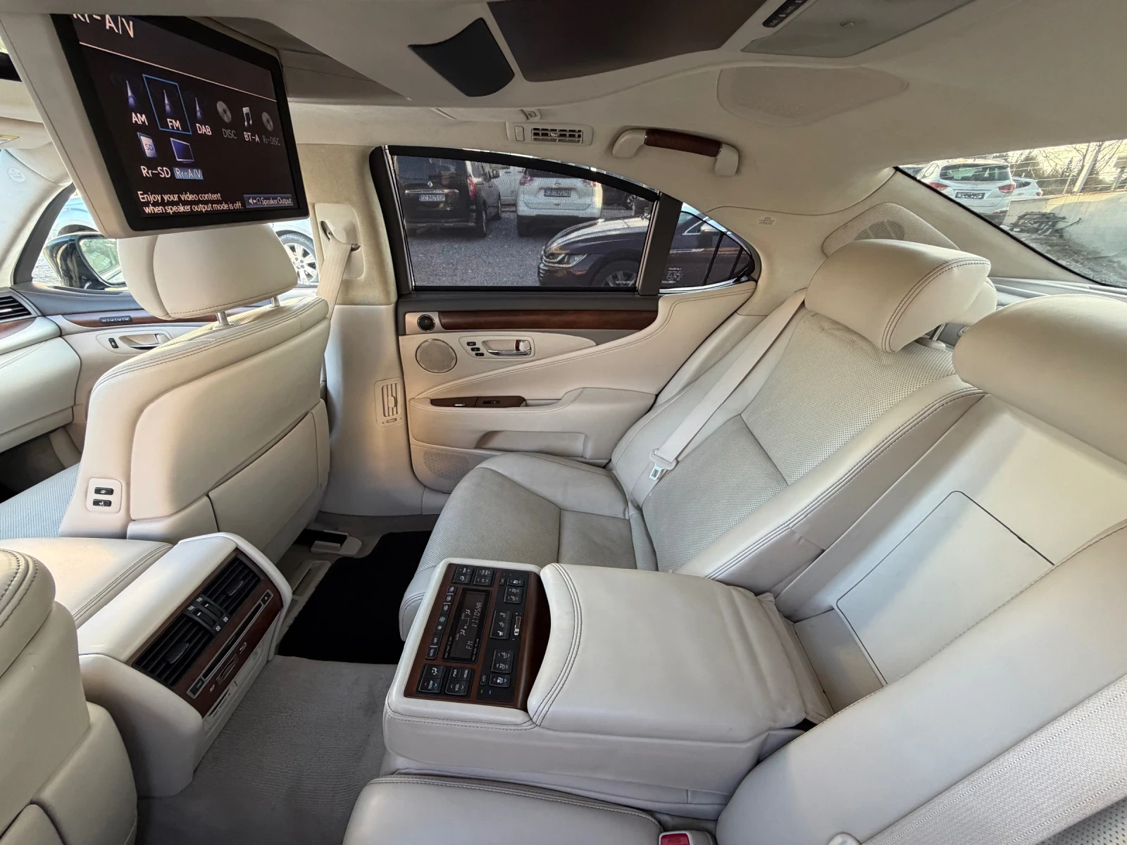 Lexus LS 600 Hybrid 4x4 Long Executive 4xMassage, снимка 12 - Автомобили и джипове - 54145613