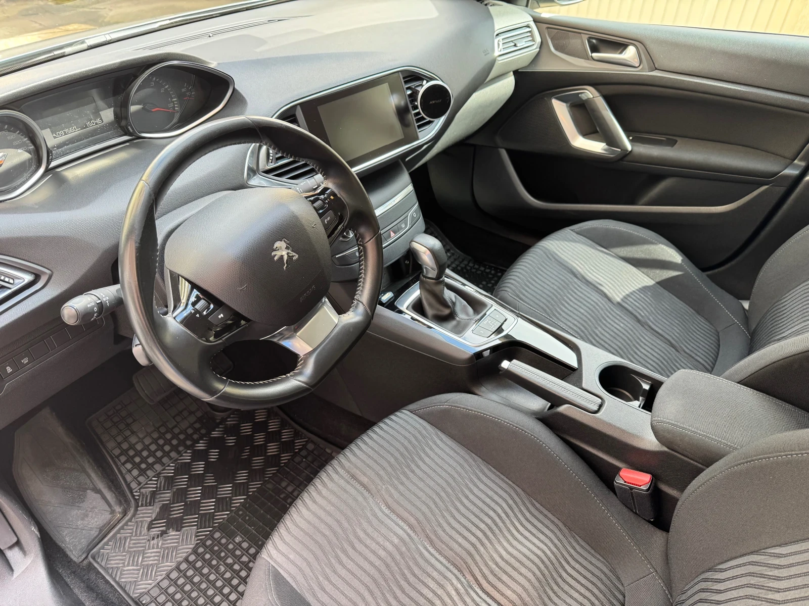 Peugeot 308 308 SW 1.2 i (130 HP), снимка 9 - Автомобили и джипове - 54396203