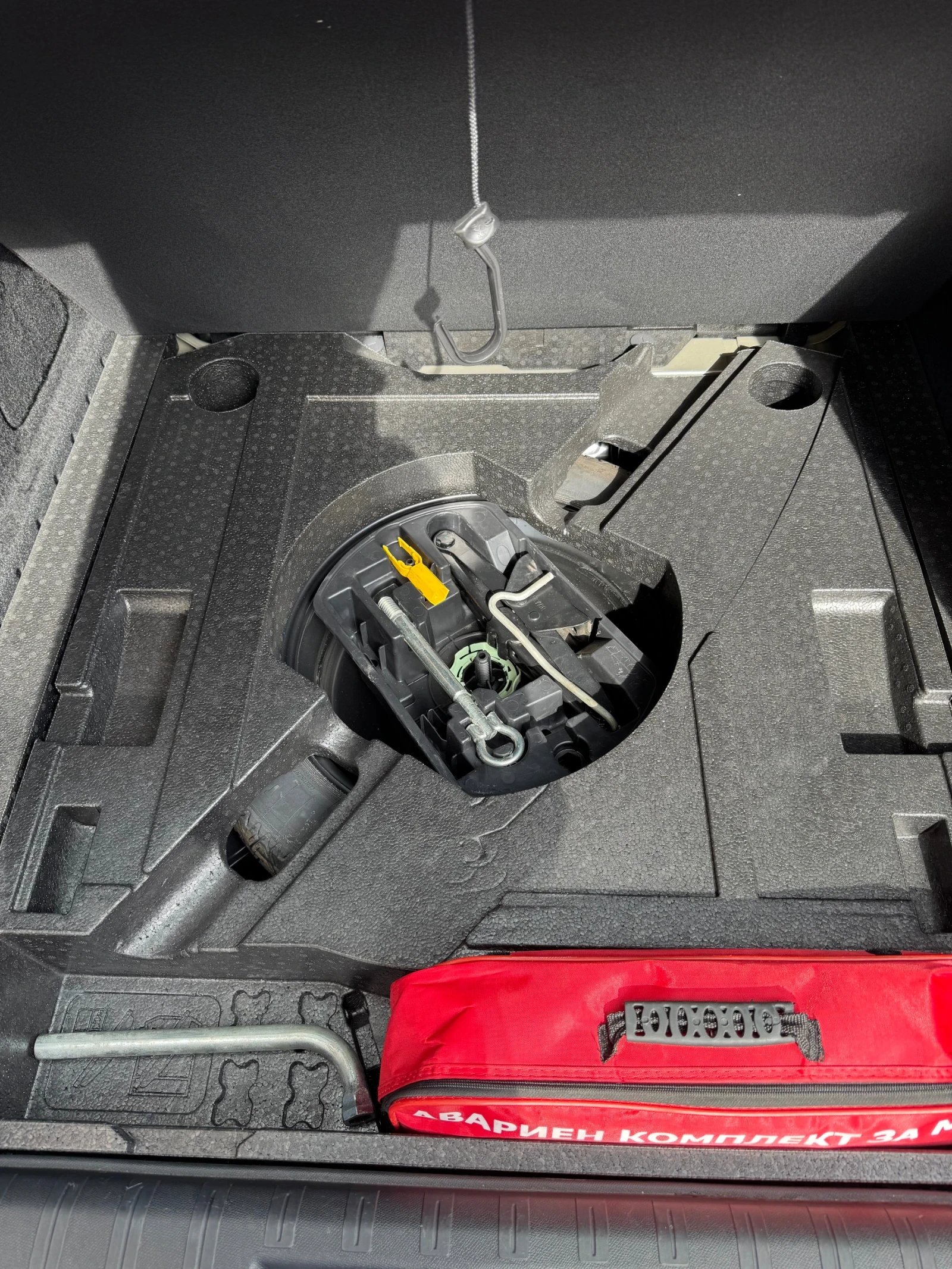 Peugeot 308 308 SW 1.2 i (130 HP), снимка 14 - Автомобили и джипове - 54396203