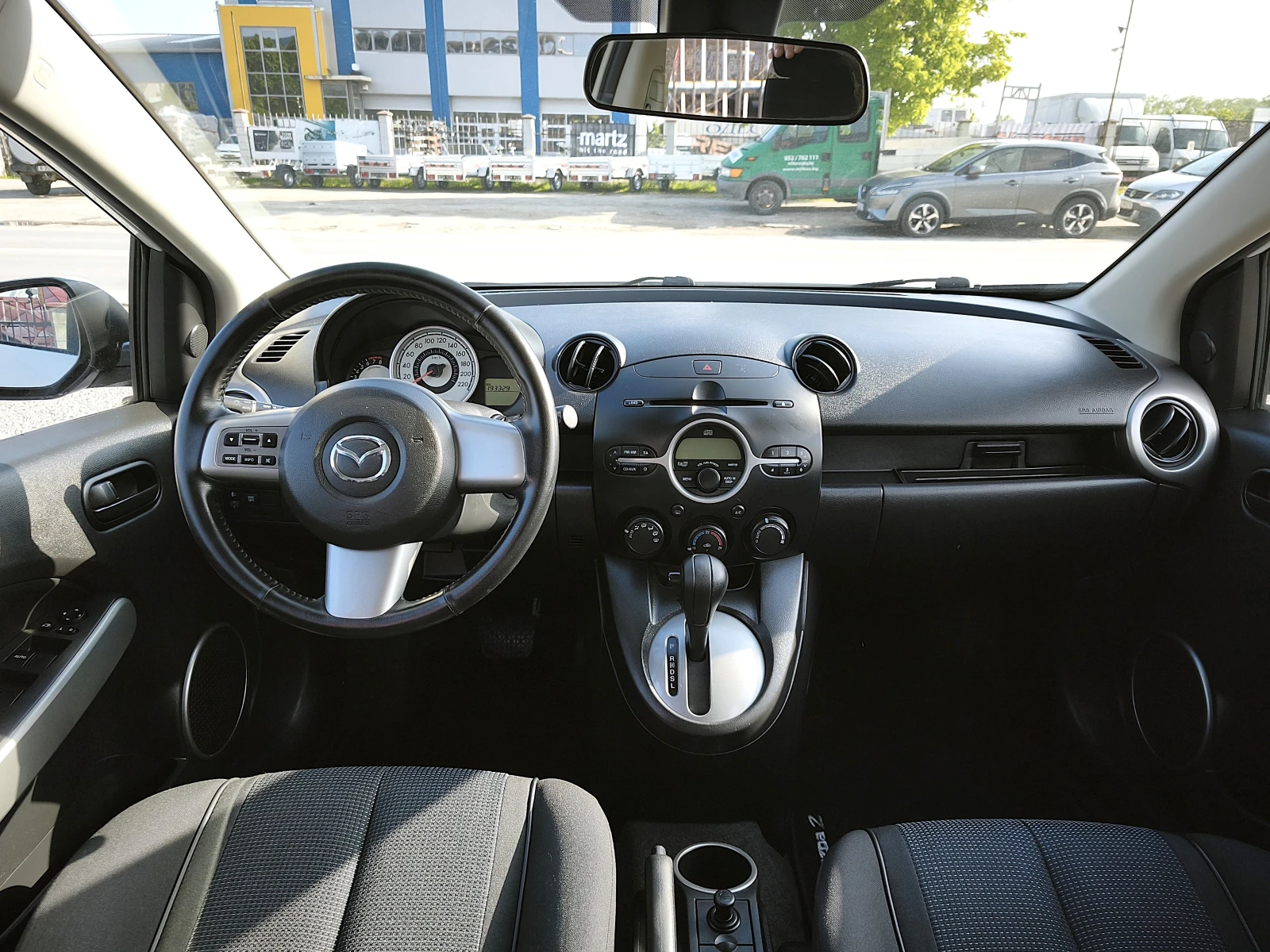 Mazda 2 1.5i AUTOMATIC - KEYLESS - FACELIFT, снимка 9 - Автомобили и джипове - 54801445
