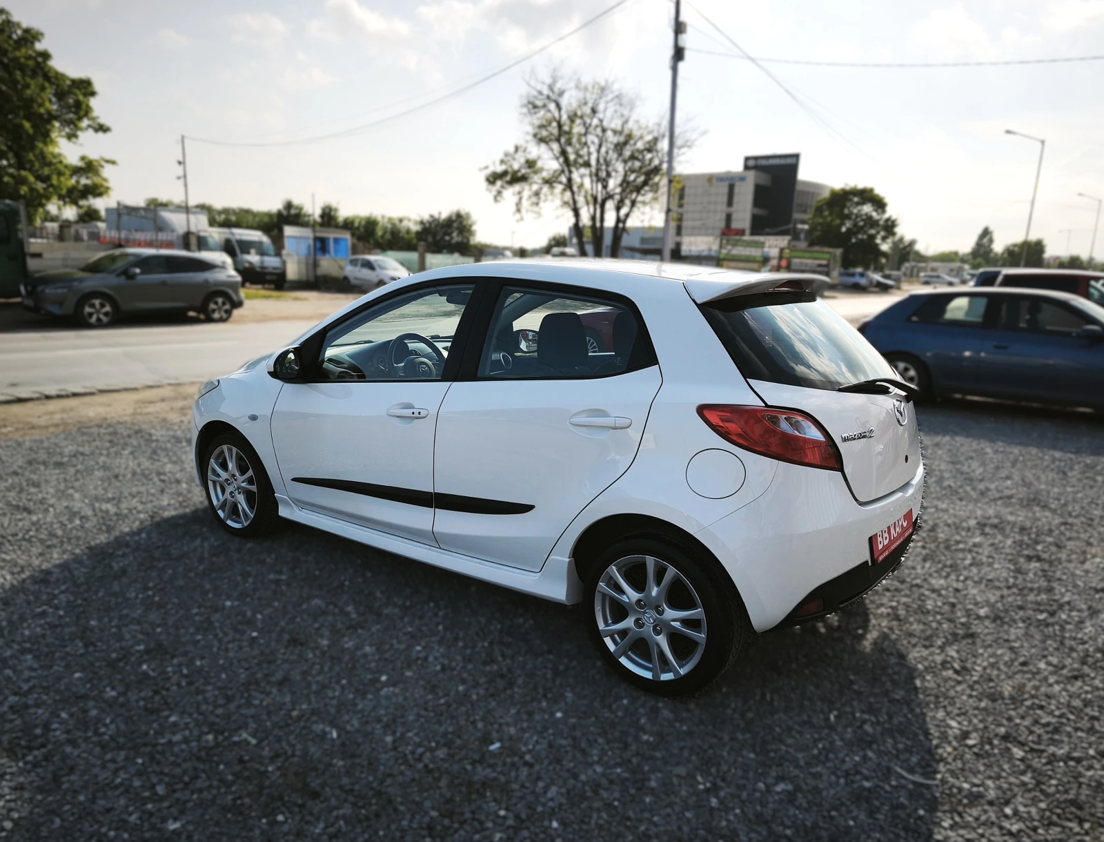 Mazda 2 1.5i AUTOMATIC - KEYLESS - FACELIFT, снимка 6 - Автомобили и джипове - 54801445