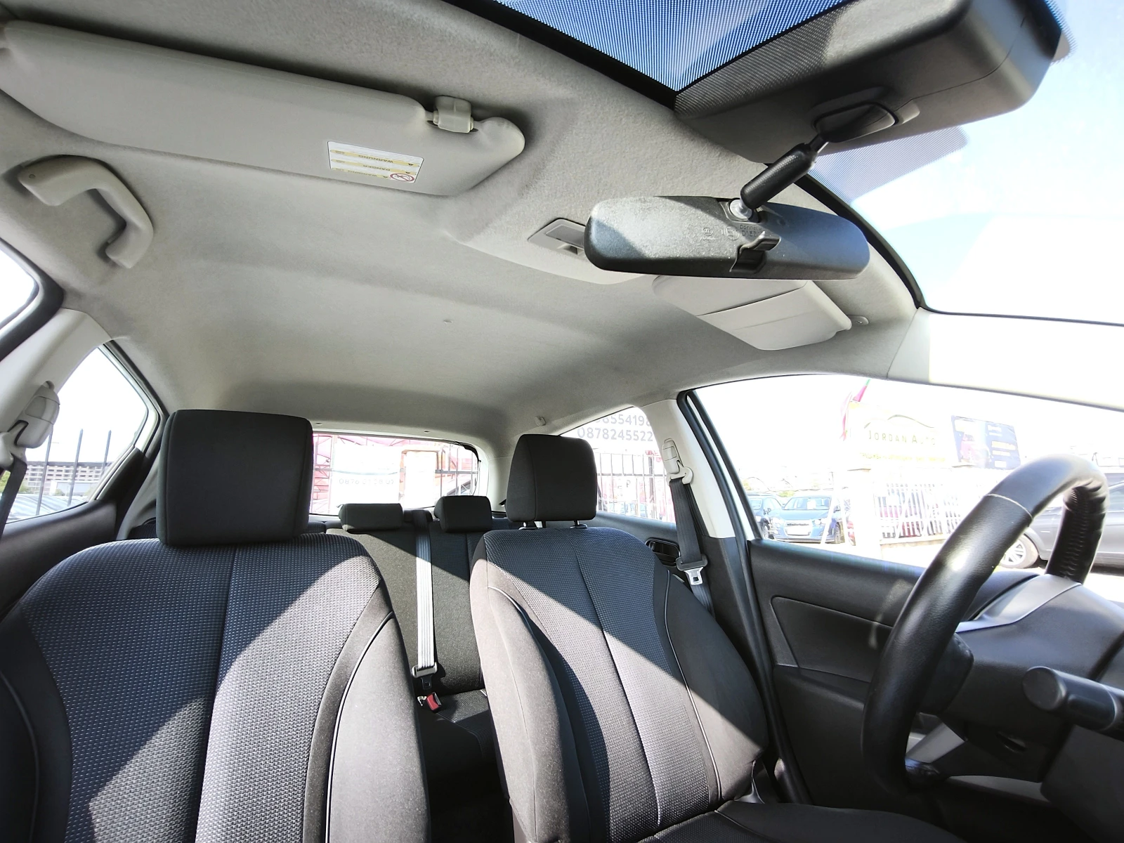 Mazda 2 1.5i AUTOMATIC - KEYLESS - FACELIFT, снимка 17 - Автомобили и джипове - 54801445