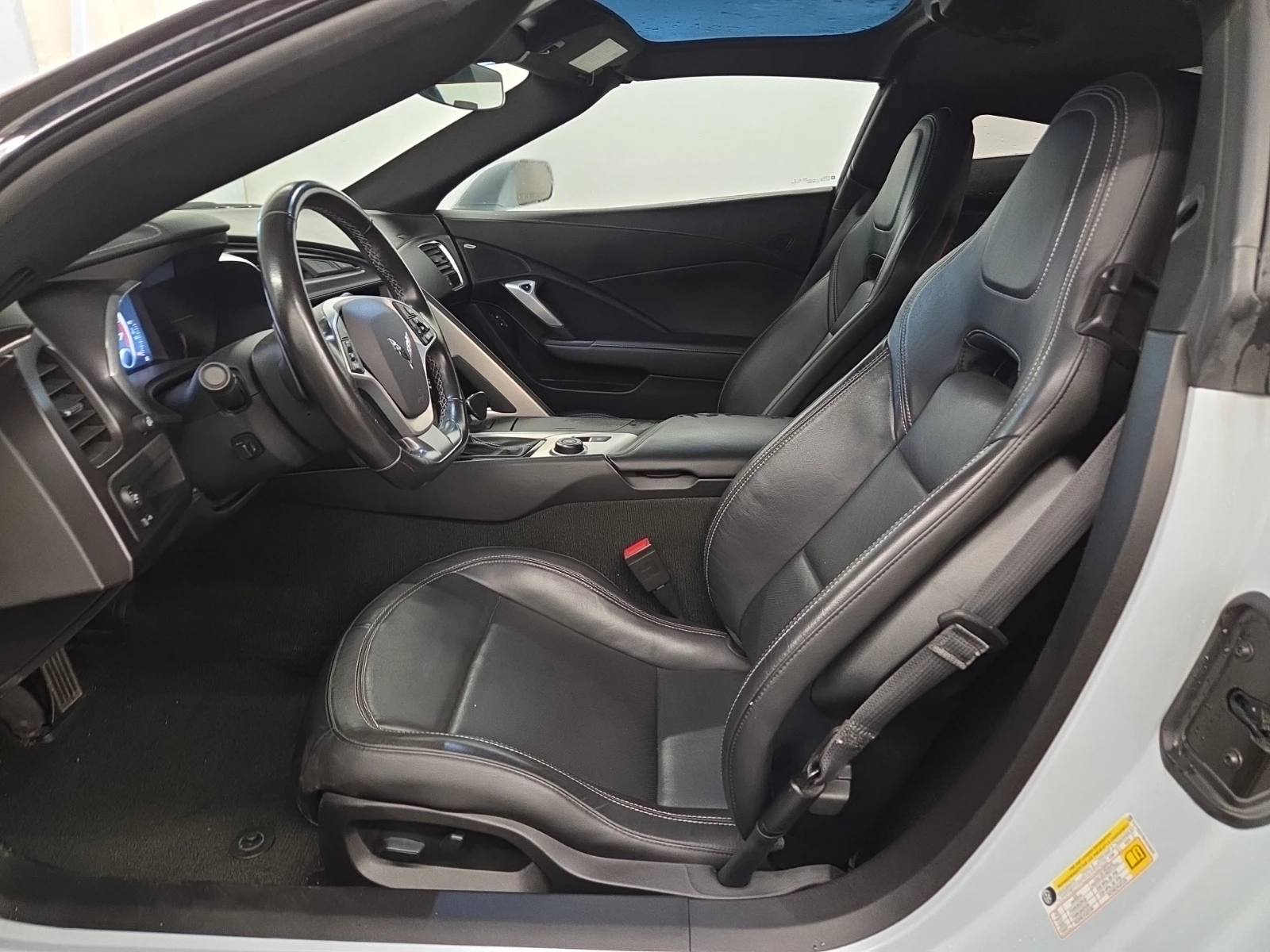 Chevrolet Corvette 1LT, снимка 9 - Автомобили и джипове - 55017944
