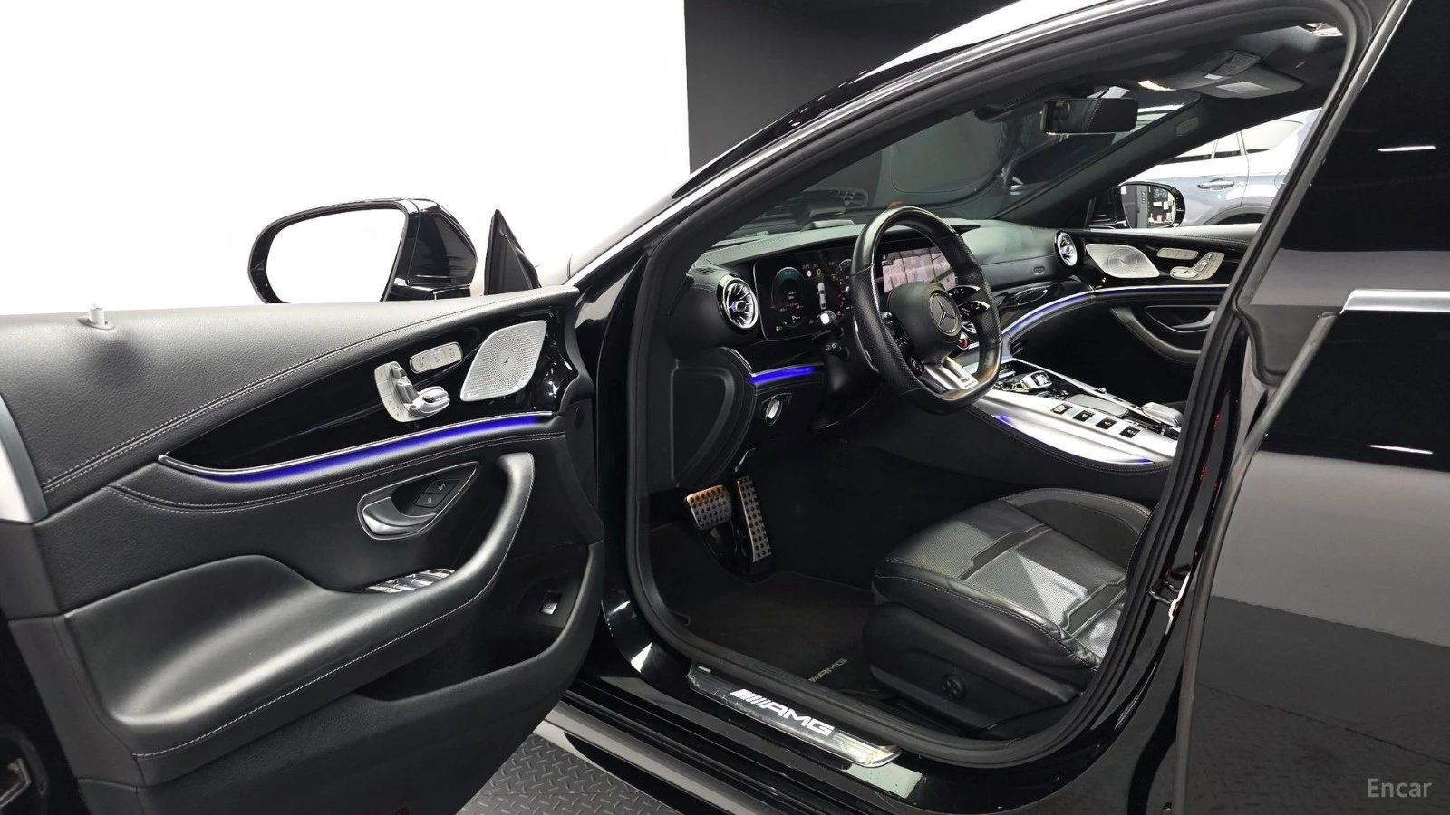 Mercedes-Benz AMG GT 43* 4MATIC+ * ПОДГРЕВ* ОБДУХВАНЕ* 360* ПАНО* HUD* , снимка 9 - Автомобили и джипове - 55486376