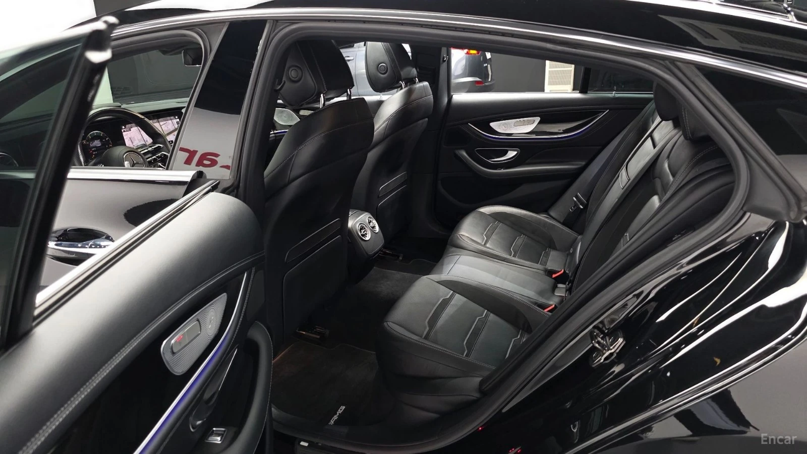 Mercedes-Benz AMG GT 43* 4MATIC+ * ПОДГРЕВ* ОБДУХВАНЕ* 360* ПАНО* HUD* , снимка 11 - Автомобили и джипове - 55486376