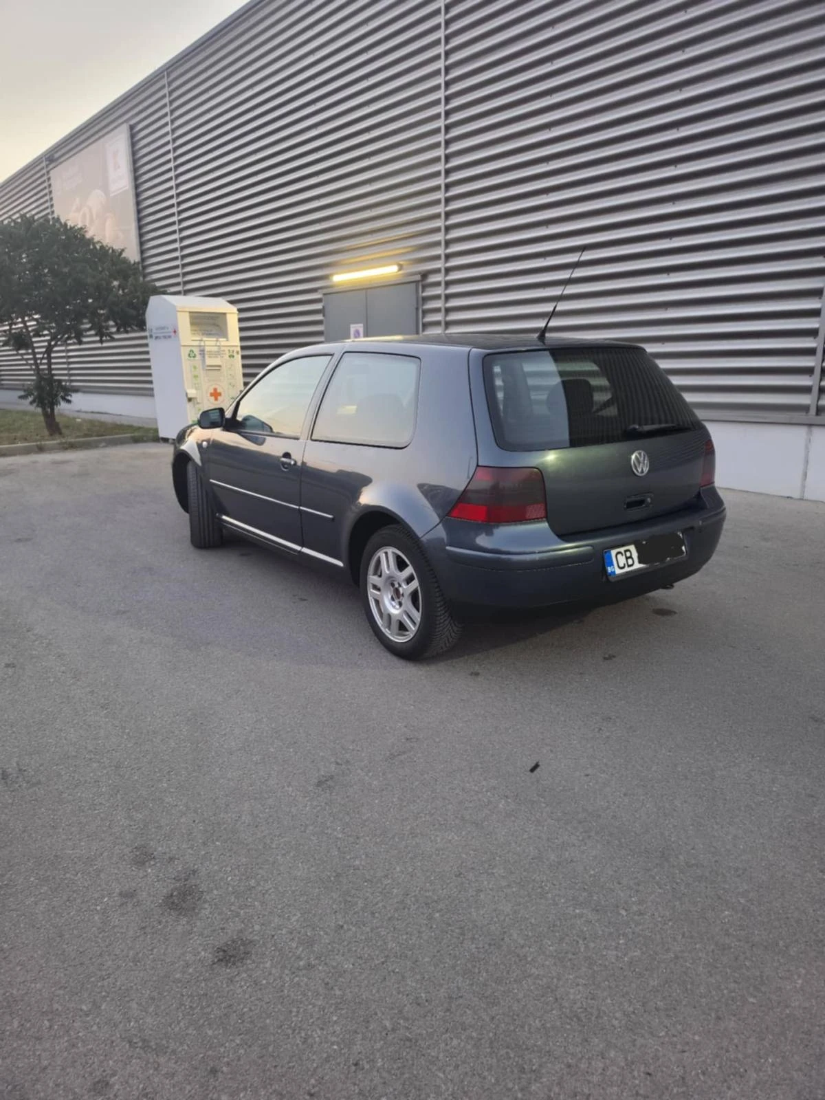 VW Golf 1.9 TDI, снимка 4 - Автомобили и джипове - 55624350