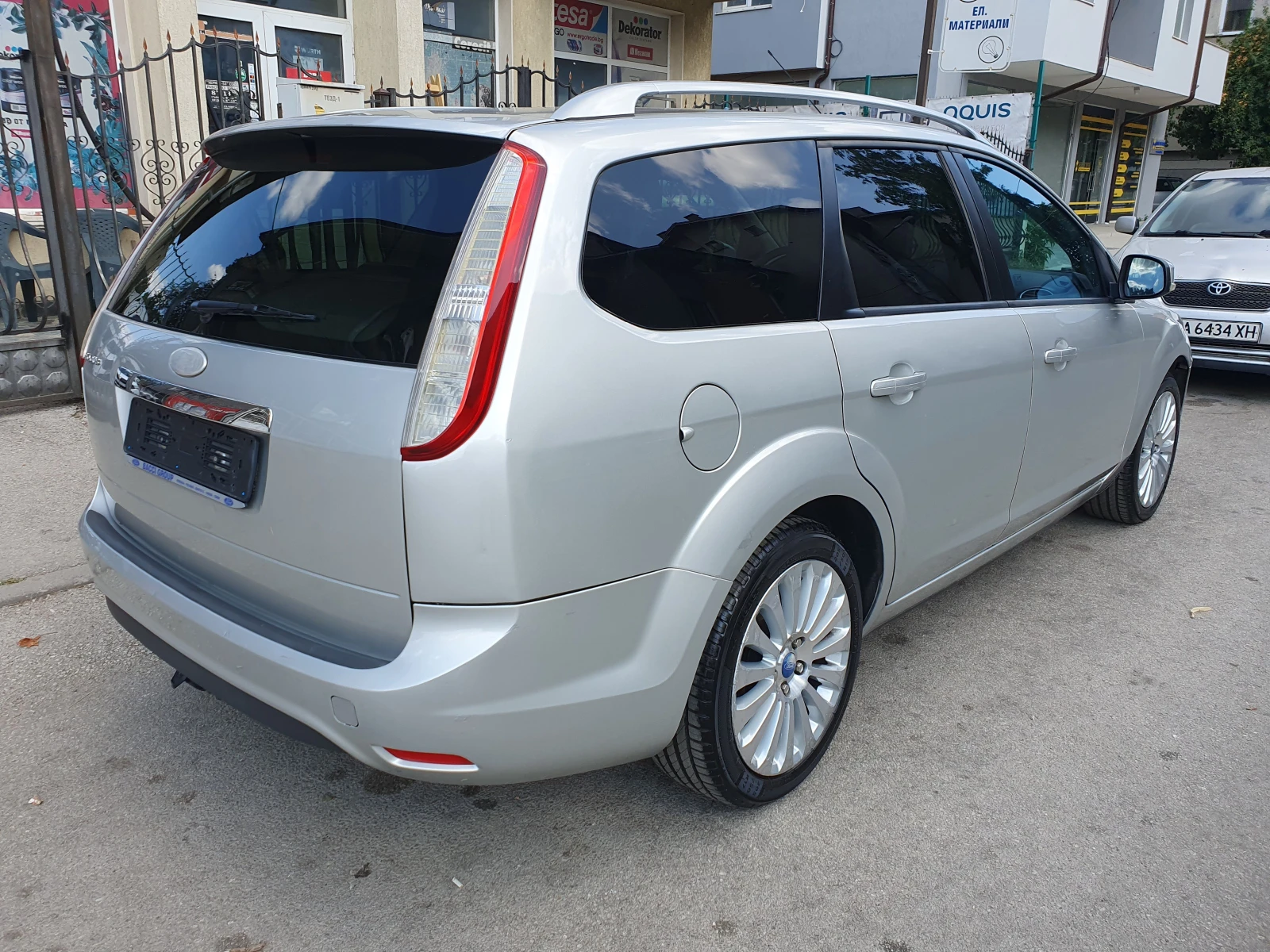 Ford Focus 1.6i НАВИГАЦИЯ!, снимка 5 - Автомобили и джипове - 55698704