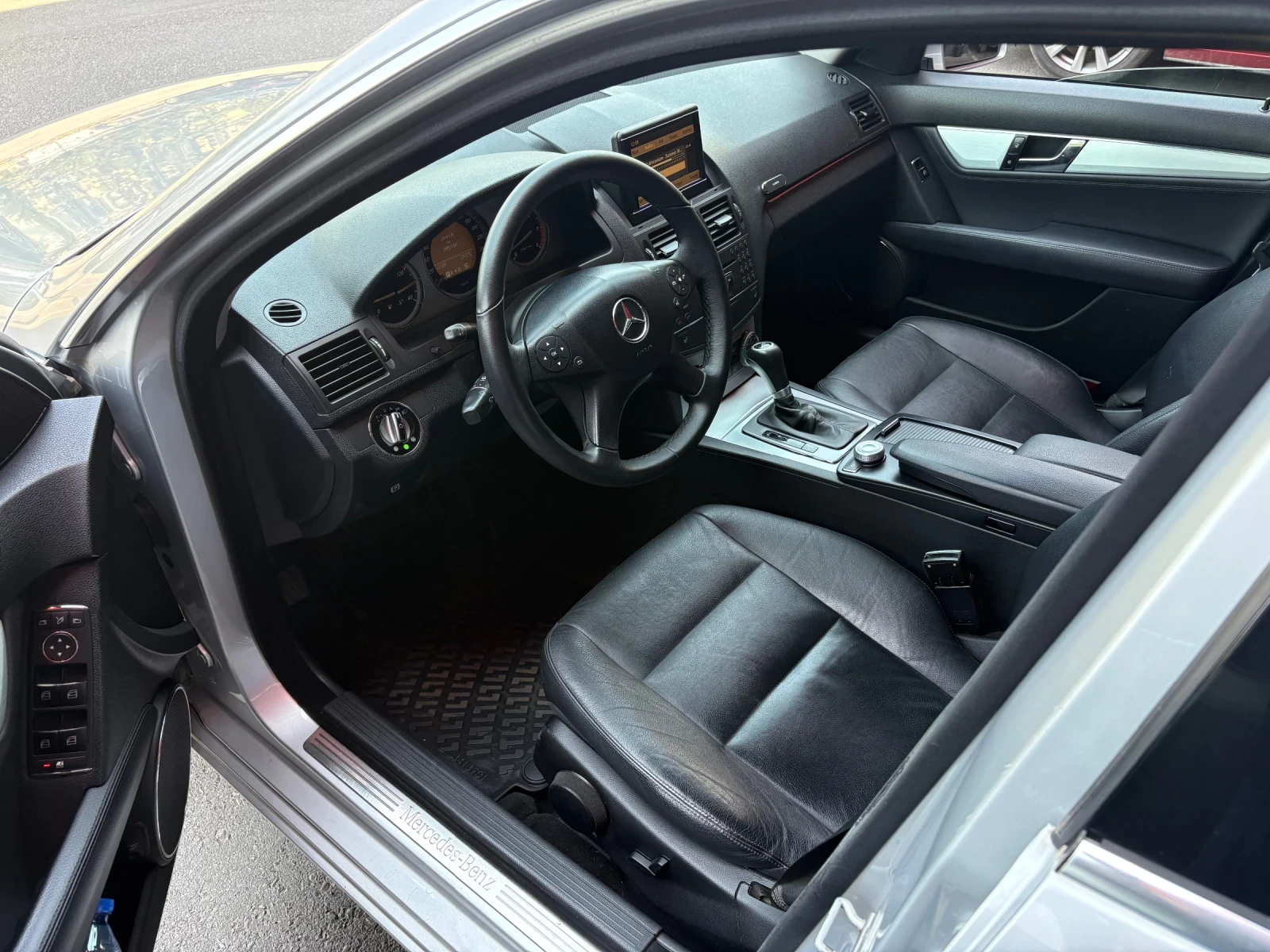 Mercedes-Benz C 320, снимка 10 - Автомобили и джипове - 55900298