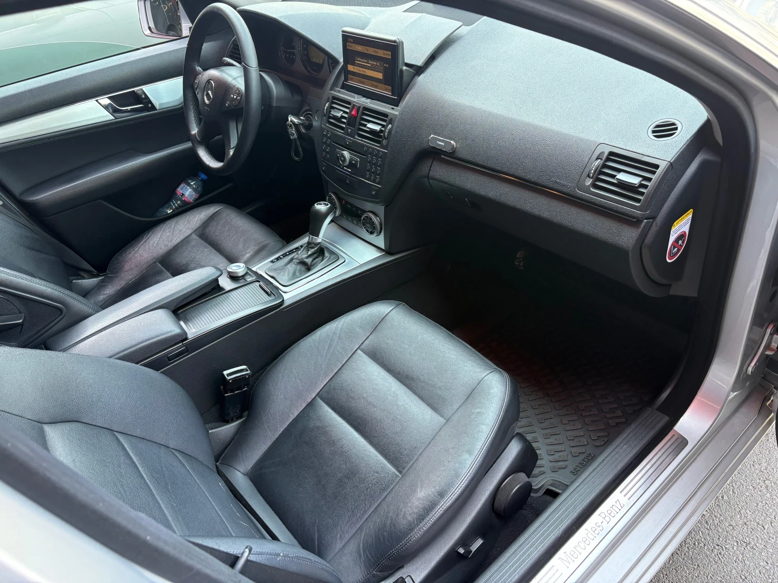 Mercedes-Benz C 320, снимка 12 - Автомобили и джипове - 55900298