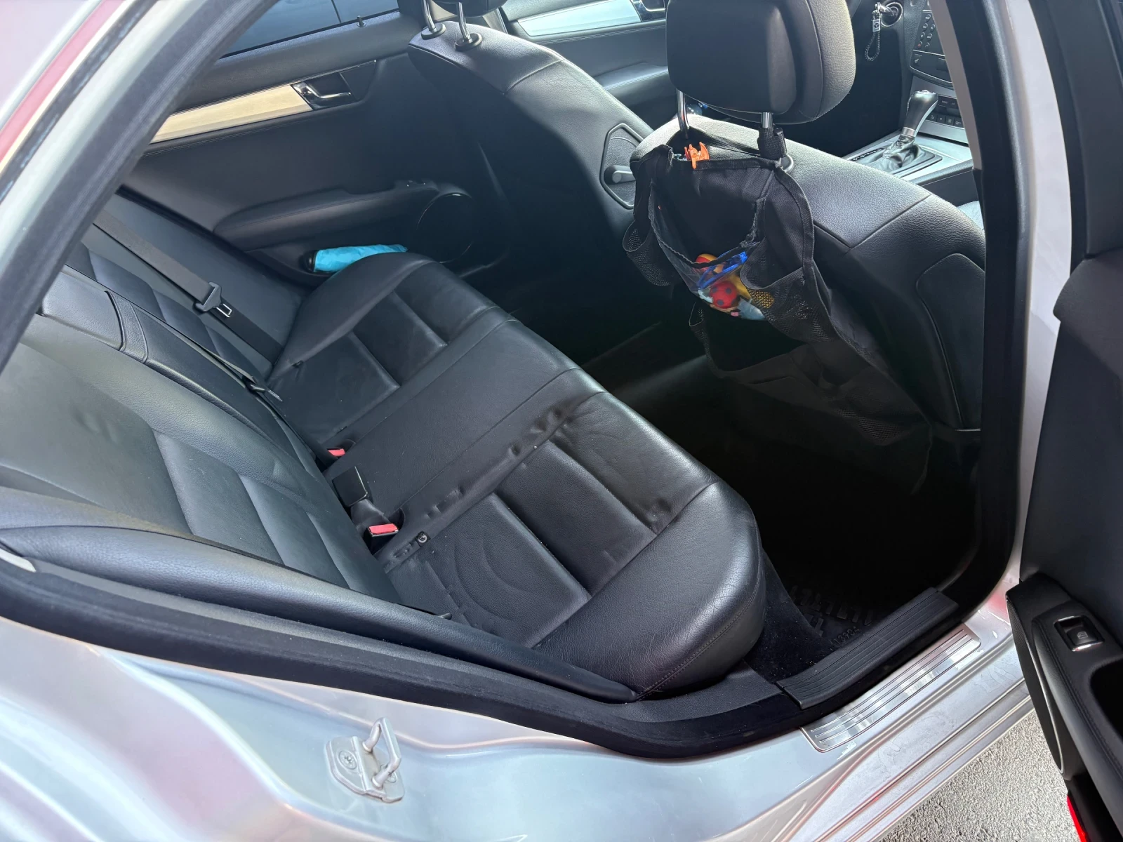 Mercedes-Benz C 320, снимка 13 - Автомобили и джипове - 55900298