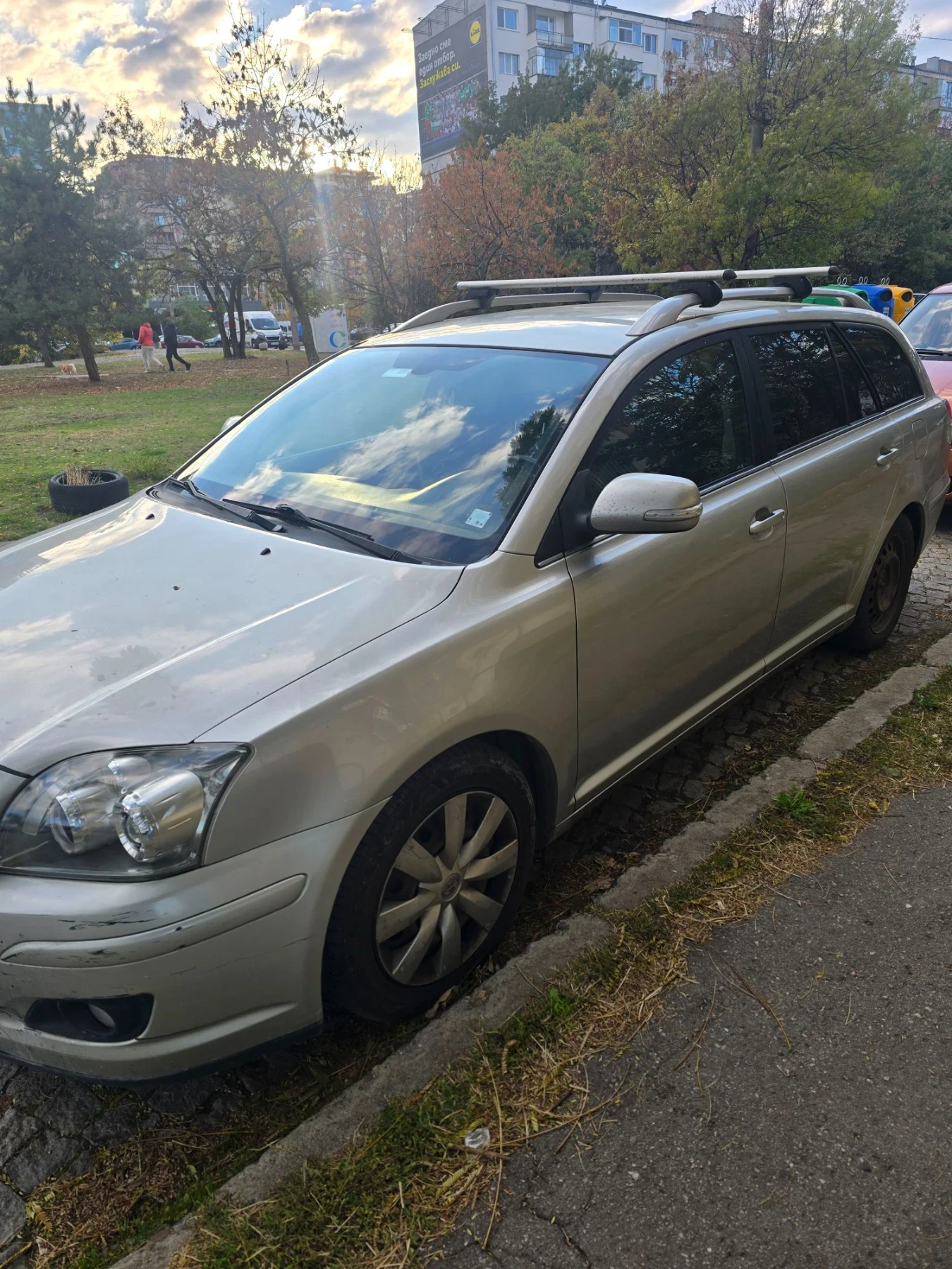 Toyota Avensis 2.0 D4D, снимка 3 - Автомобили и джипове - 56646160