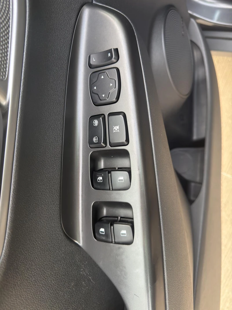 Hyundai Kona 64KWh/SOH100%/BLUELINK/ТЕРМОПОМПА, снимка 14 - Автомобили и джипове - 53213001