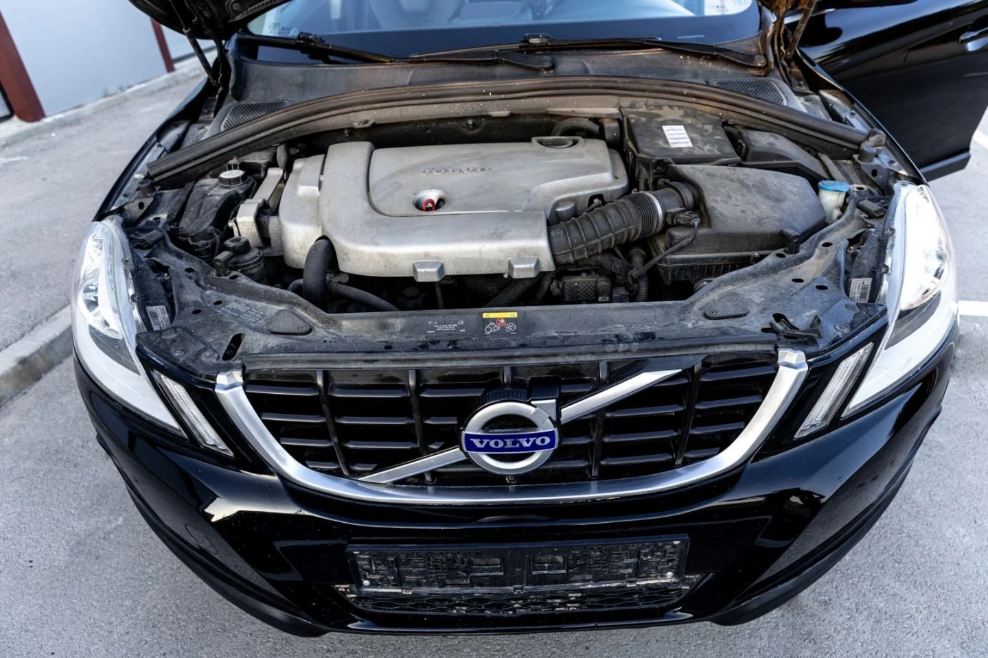 Volvo XC60 AWD-РЕГИСТРИРАНА и ОБСЛУЖЕНА. - изображение 3