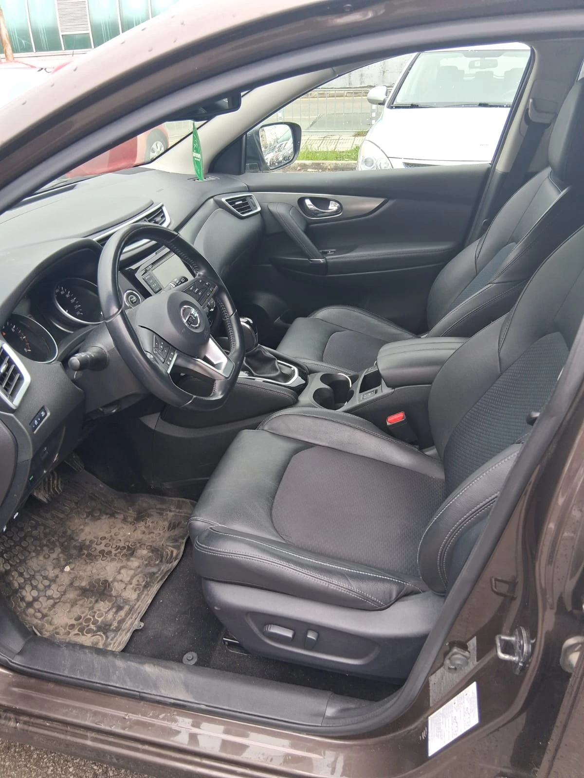 Nissan Qashqai N Connecta, снимка 11 - Автомобили и джипове - 54005471
