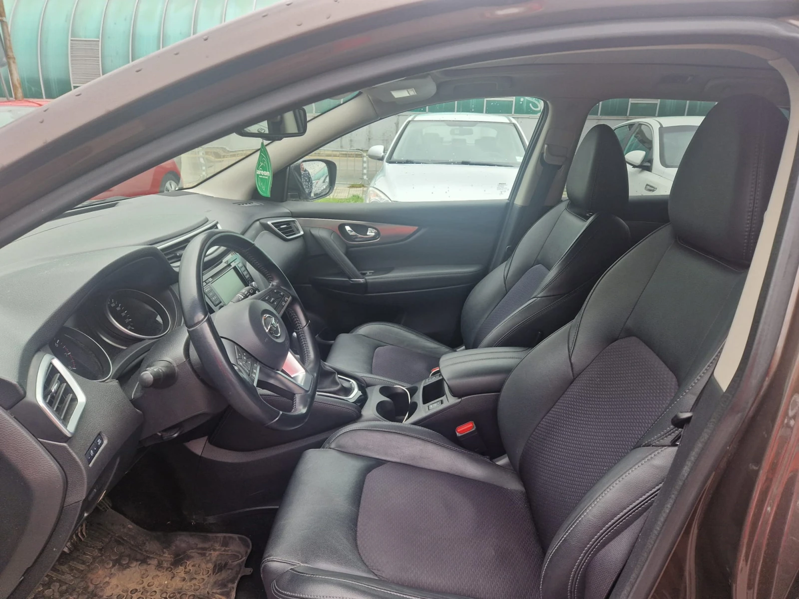 Nissan Qashqai N Connecta, снимка 10 - Автомобили и джипове - 54005471