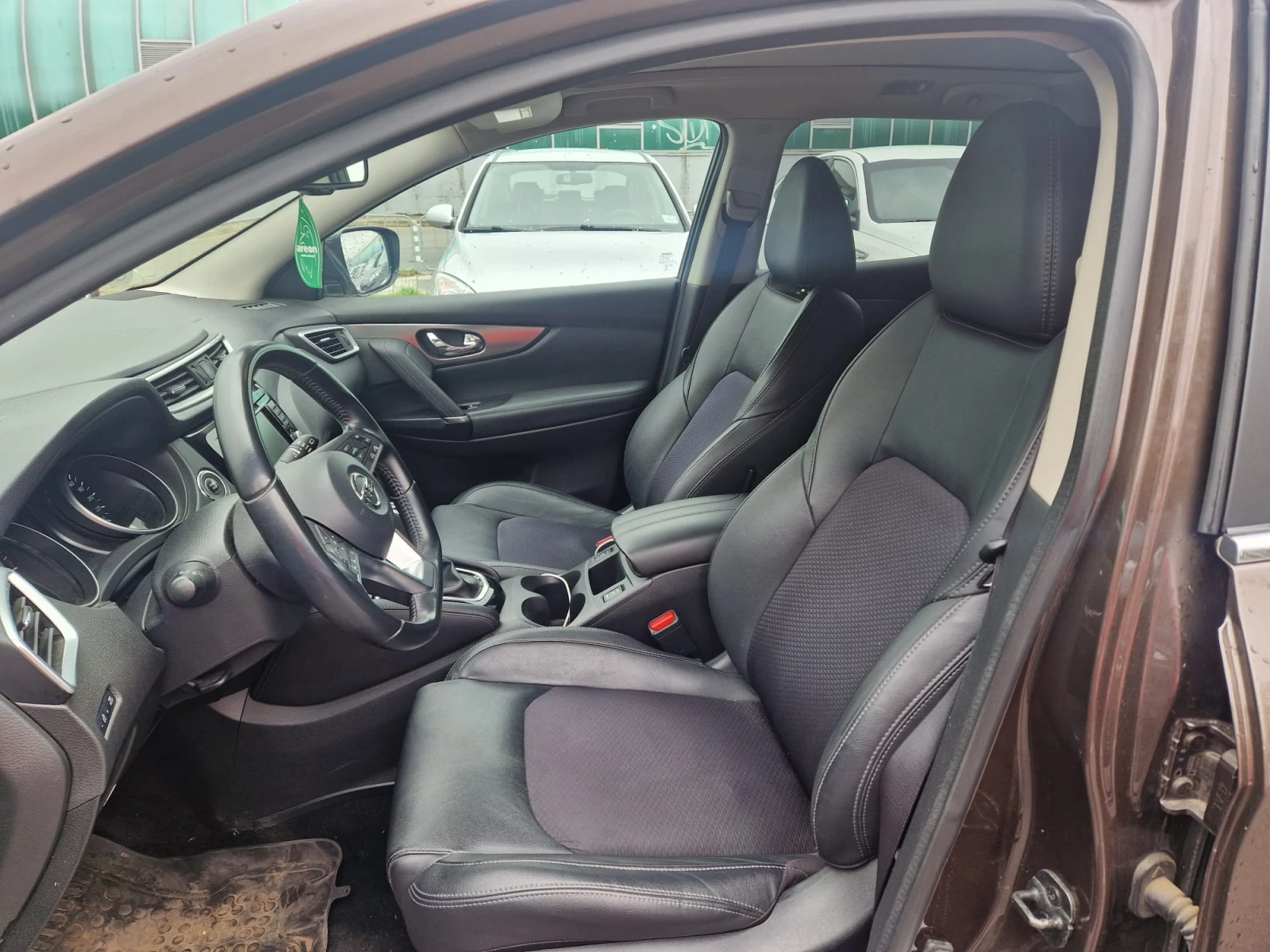 Nissan Qashqai N Connecta, снимка 12 - Автомобили и джипове - 54005471