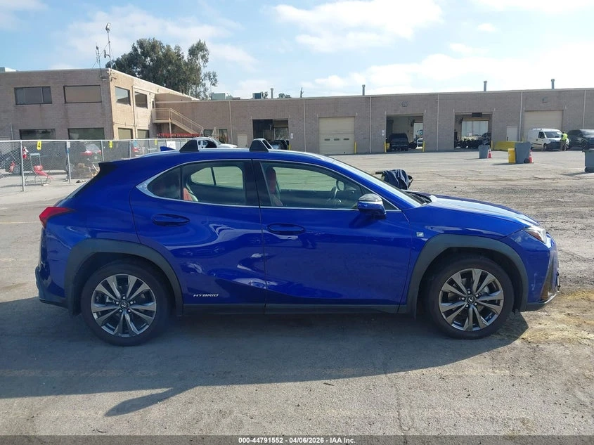 Lexus UX 250h 2.0l F Sport, снимка 13 - Автомобили и джипове - 54369857