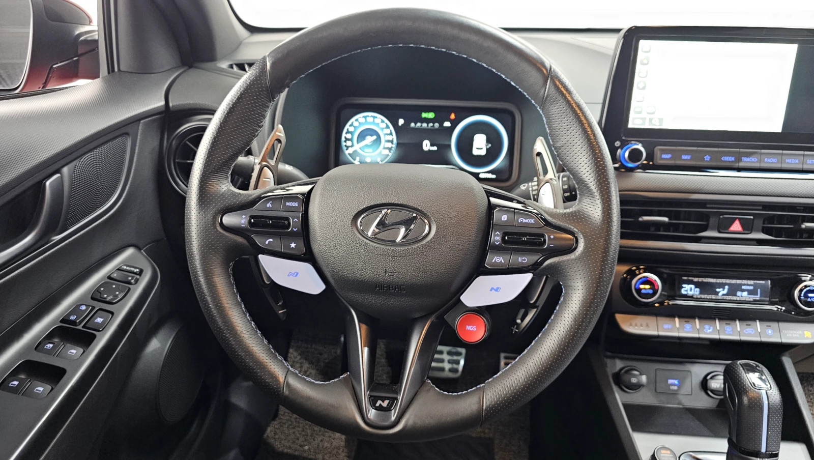 Hyundai Kona N / ОБДУХ / КАМЕРИ / FULL!, снимка 13 - Автомобили и джипове - 54455345