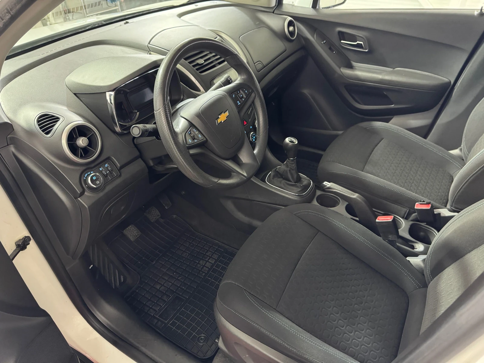 Chevrolet Trax 1.6 i FWD, снимка 8 - Автомобили и джипове - 55413042