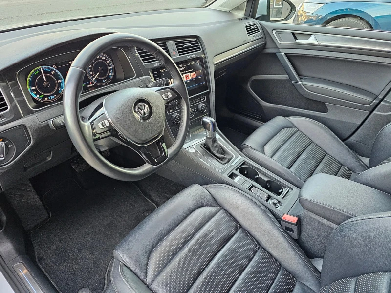 VW Golf  Кожен салон, Термопомпа, снимка 12 - Автомобили и джипове - 47122546