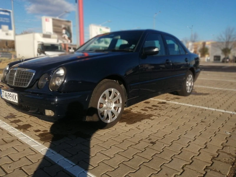 Mercedes-Benz E 220, снимка 2 - Автомобили и джипове - 49163865