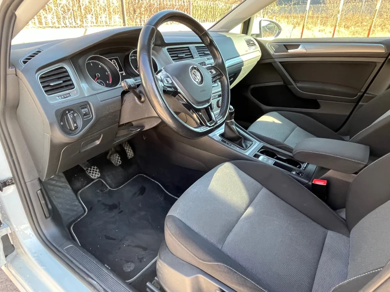 VW Golf 1.6 TDI, снимка 9 - Автомобили и джипове - 47925495