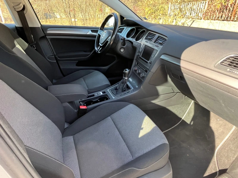 VW Golf 1.6 TDI, снимка 10 - Автомобили и джипове - 47925495