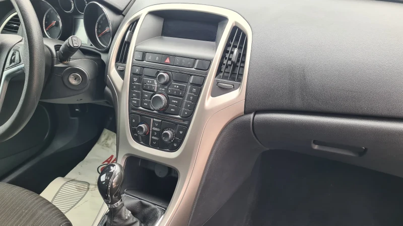 Opel Astra 1.4 ГАЗ, снимка 9 - Автомобили и джипове - 49662458