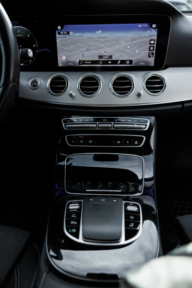 Mercedes-Benz E 220 Първи Собственик от Силвър Стар - ЛИЗИНГОВА , снимка 7 - Автомобили и джипове - 52557770