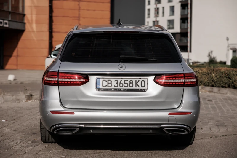 Mercedes-Benz E 220 Първи Собственик от Силвър Стар - ЛИЗИНГОВА , снимка 4 - Автомобили и джипове - 52557770