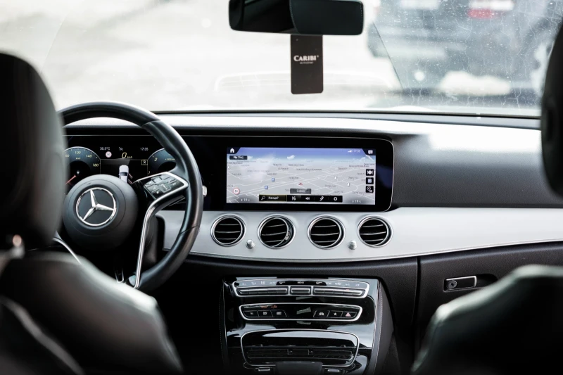 Mercedes-Benz E 220 Първи Собственик от Силвър Стар - ЛИЗИНГОВА , снимка 6 - Автомобили и джипове - 52557770