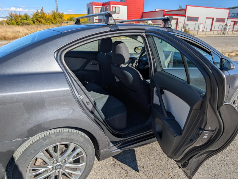 Toyota Avensis, снимка 4 - Автомобили и джипове - 52942204