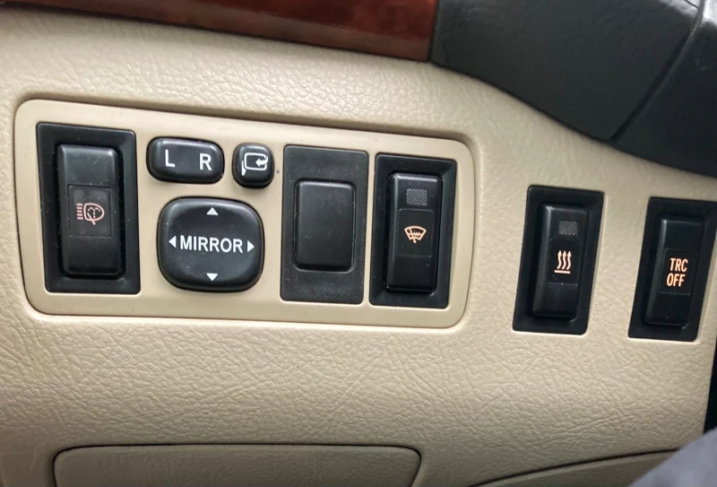 Toyota Avensis 2.0 d4d 116 к.с. Кожа, Нави, Hands-free, снимка 8 - Автомобили и джипове - 53408054