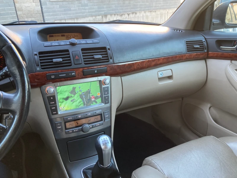 Toyota Avensis 2.0 d4d 116 к.с. Кожа, Нави, Hands-free, снимка 9 - Автомобили и джипове - 53297218