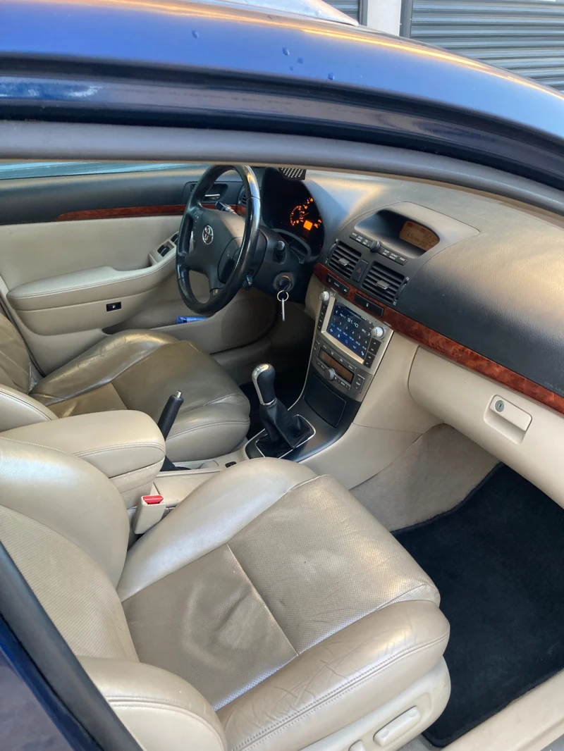 Toyota Avensis 2.0 d4d 116 к.с. Кожа, Нави, Hands-free, снимка 8 - Автомобили и джипове - 53297218