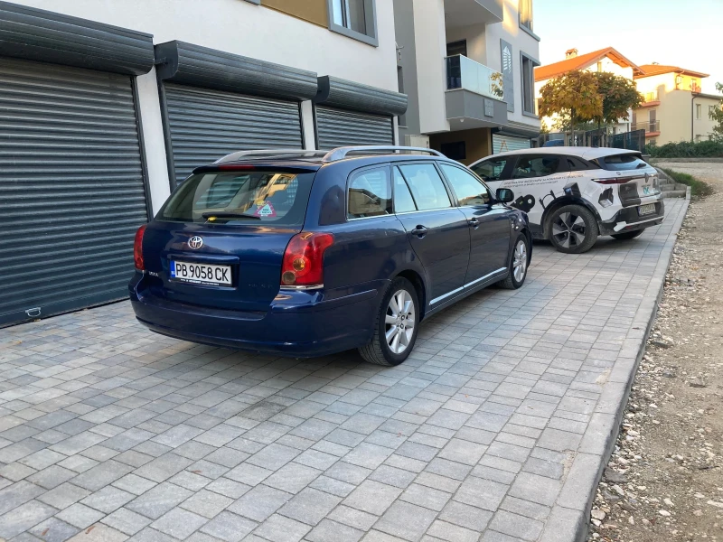 Toyota Avensis 2.0 d4d 116 к.с. Кожа, Нави, Hands-free, снимка 3 - Автомобили и джипове - 53297218